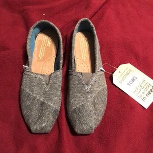 NWT Toms slip ons